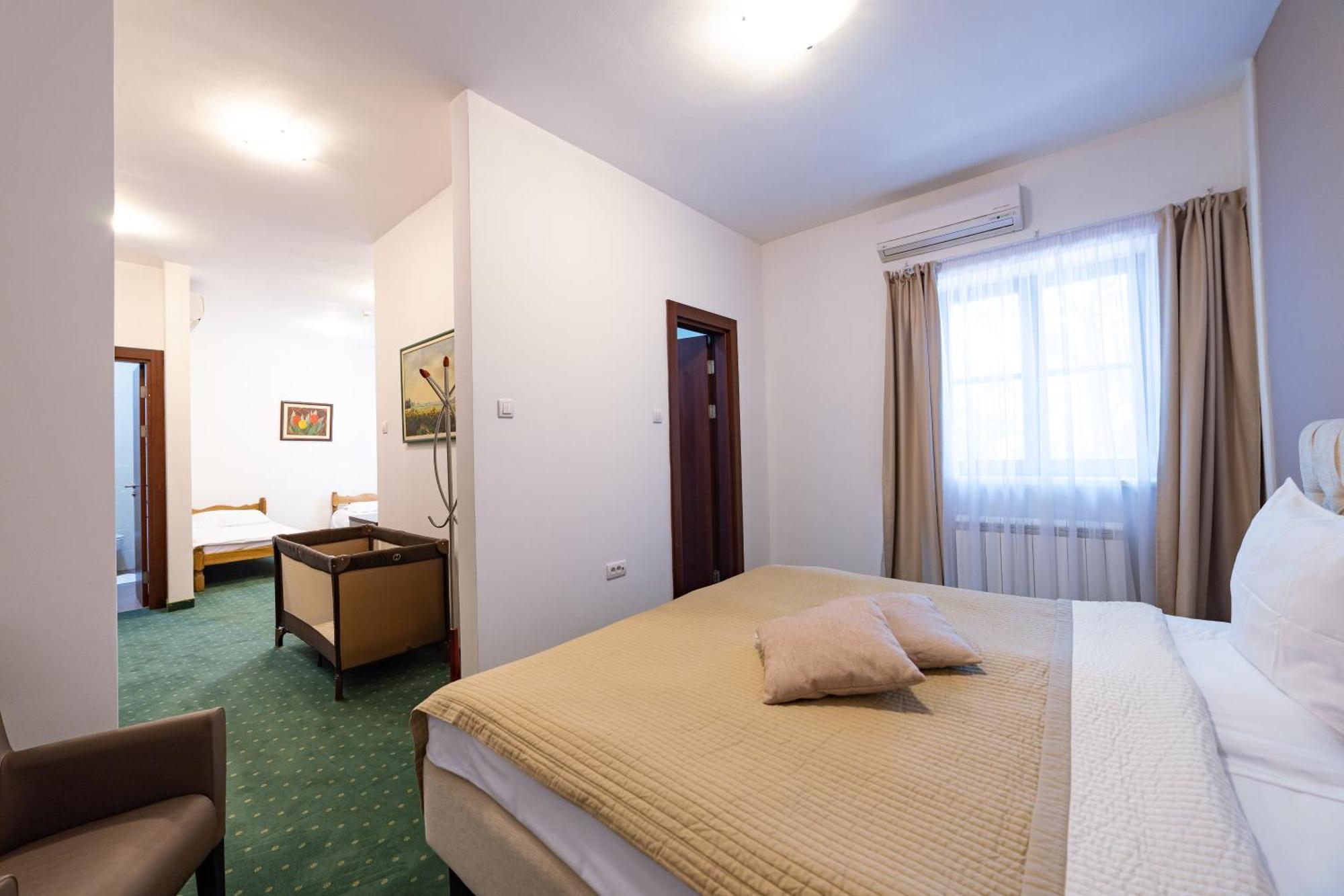 Kastel Hotel Бачка-Топола Экстерьер фото